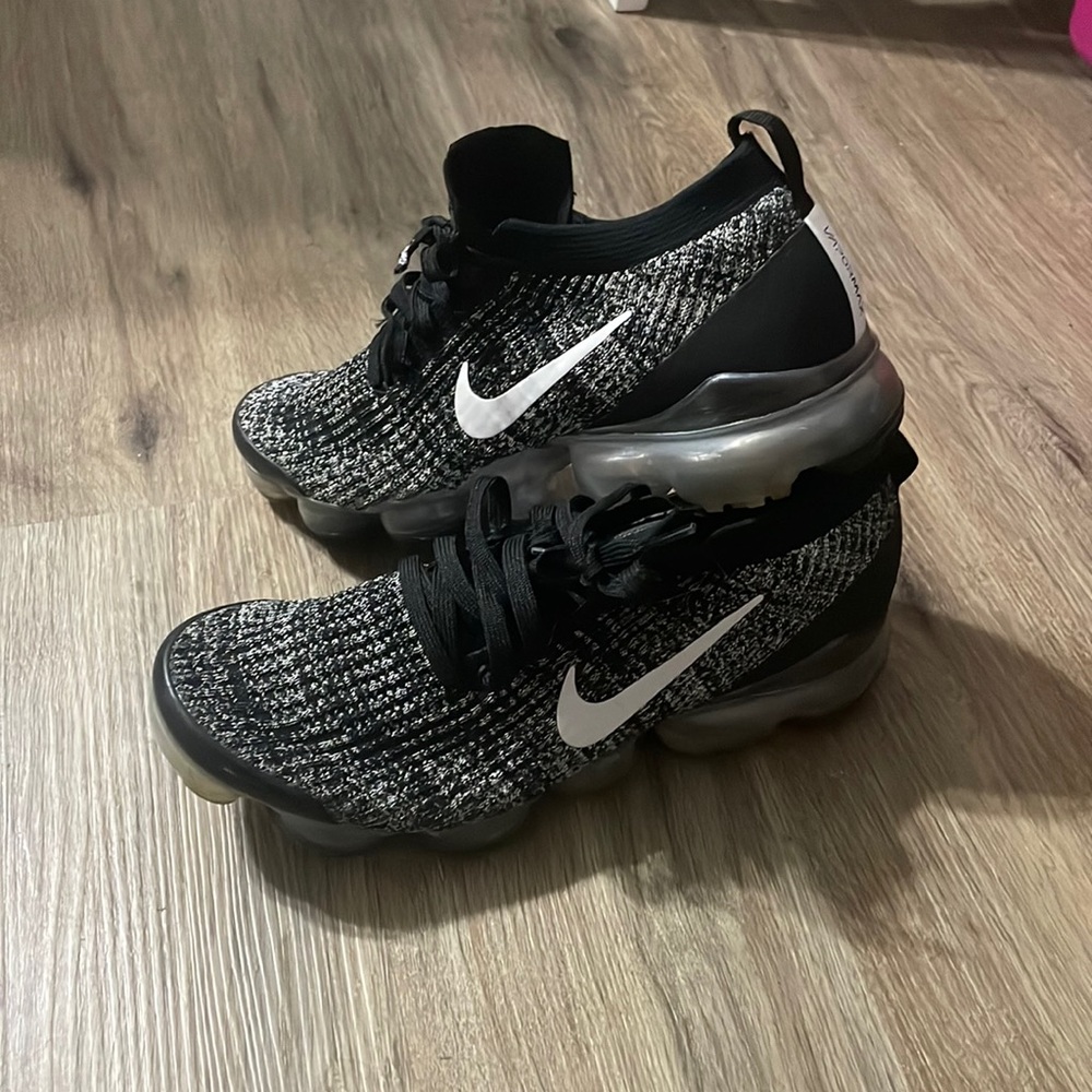 Black vapor max, size 9.5, very good condition